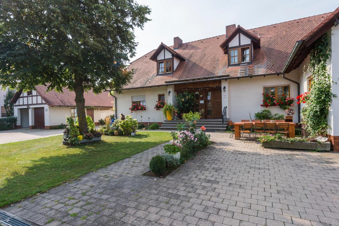 Gasthaus-Pension Hofmann Oberdachstetten ภายนอก รูปภาพ