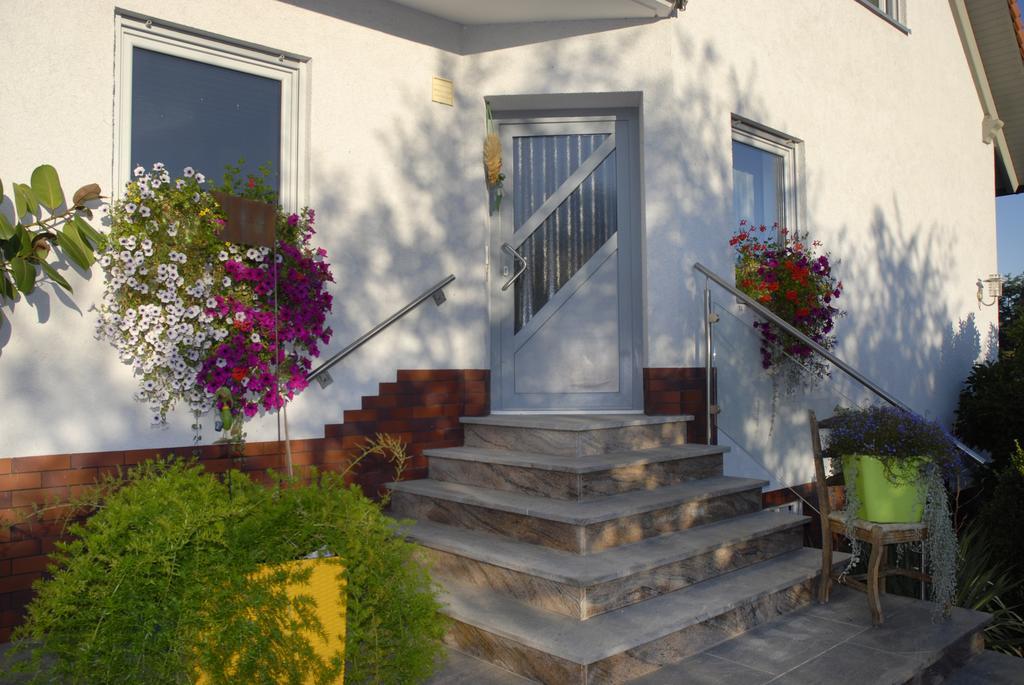 Gasthaus-Pension Hofmann Oberdachstetten ภายนอก รูปภาพ
