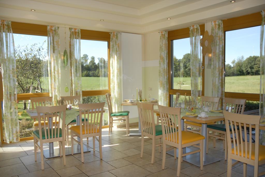 Gasthaus-Pension Hofmann Oberdachstetten ภายนอก รูปภาพ